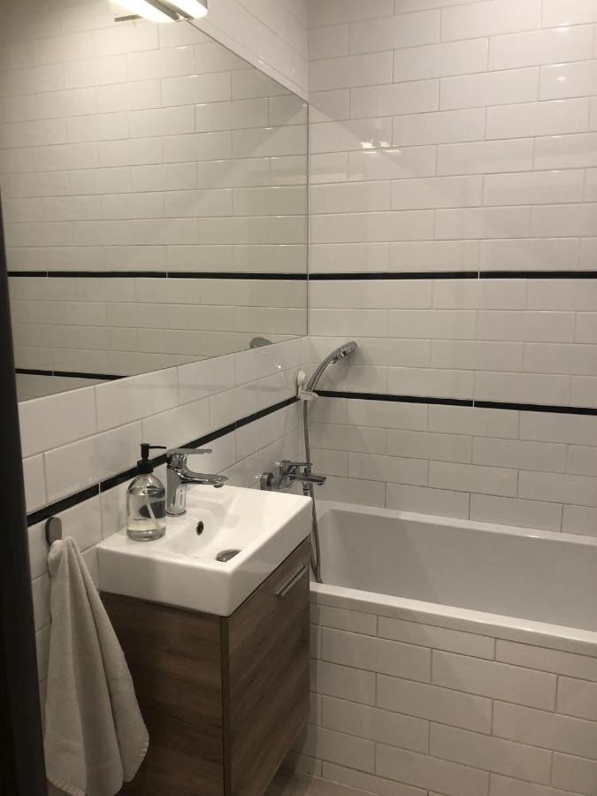 Apartament Srodmiescie 1 Sypialnia Oraz 1 Salon Walbrzych Bagian luar foto