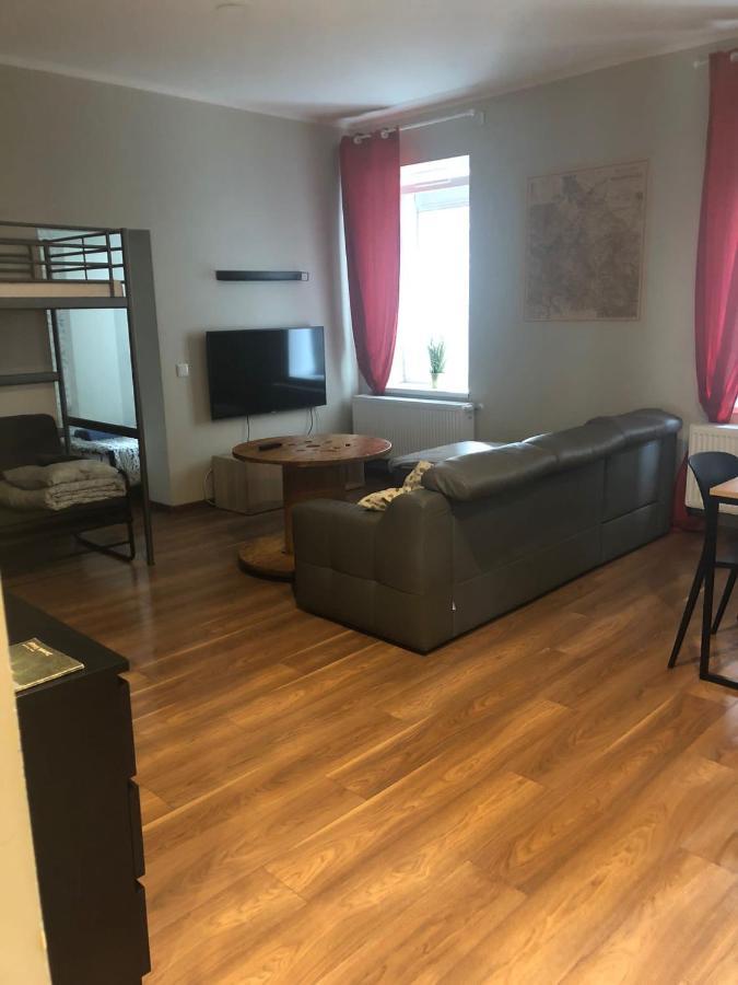 Apartament Srodmiescie 1 Sypialnia Oraz 1 Salon Walbrzych Bagian luar foto