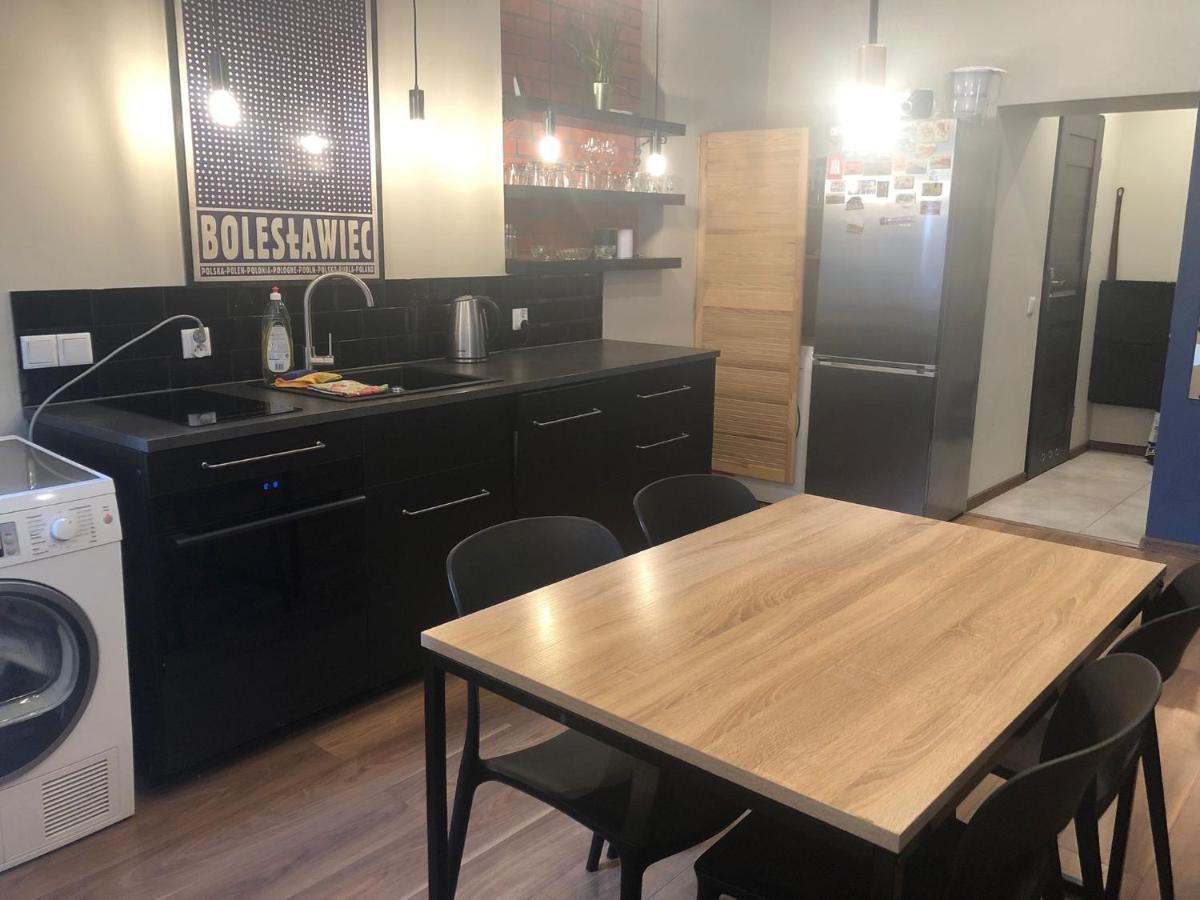 Apartament Srodmiescie 1 Sypialnia Oraz 1 Salon Walbrzych Bagian luar foto