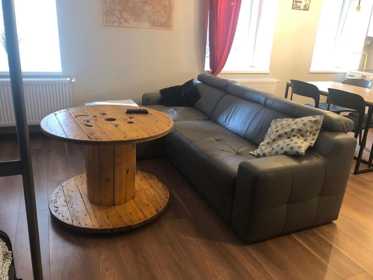Apartament Srodmiescie 1 Sypialnia Oraz 1 Salon Walbrzych Bagian luar foto