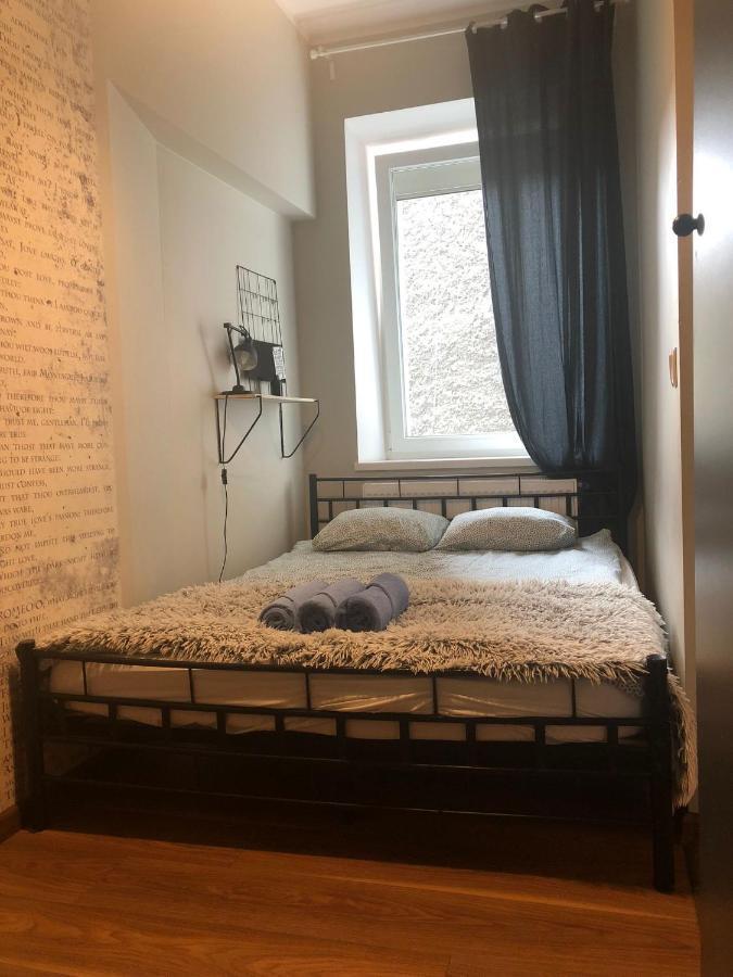 Apartament Srodmiescie 1 Sypialnia Oraz 1 Salon Walbrzych Bagian luar foto